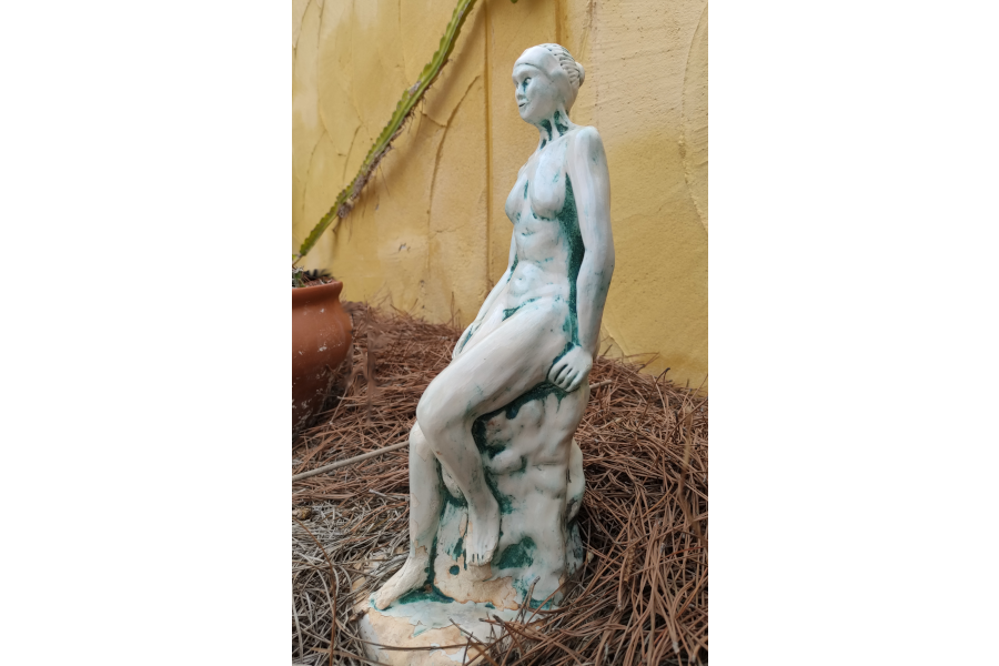 Escultura de cerámica modelada