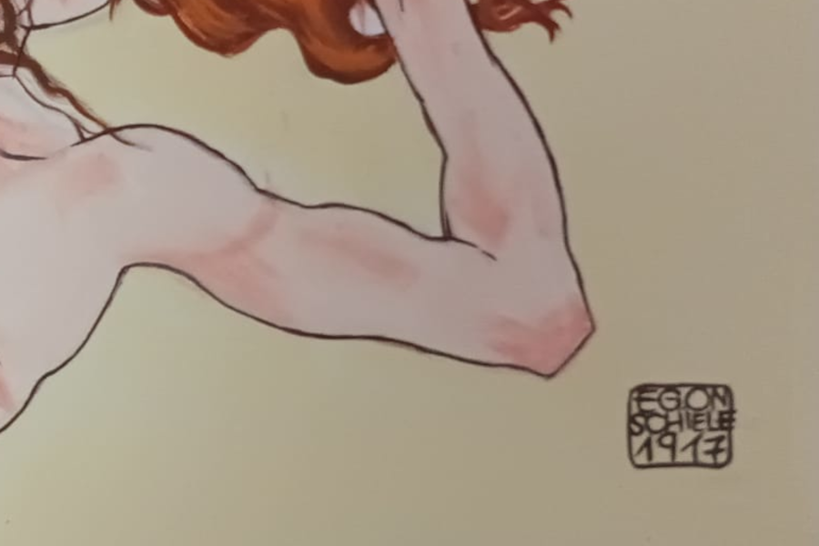 Detalle de la reproducción de la obra "Mujer en cuclillas" de Egon Schiele